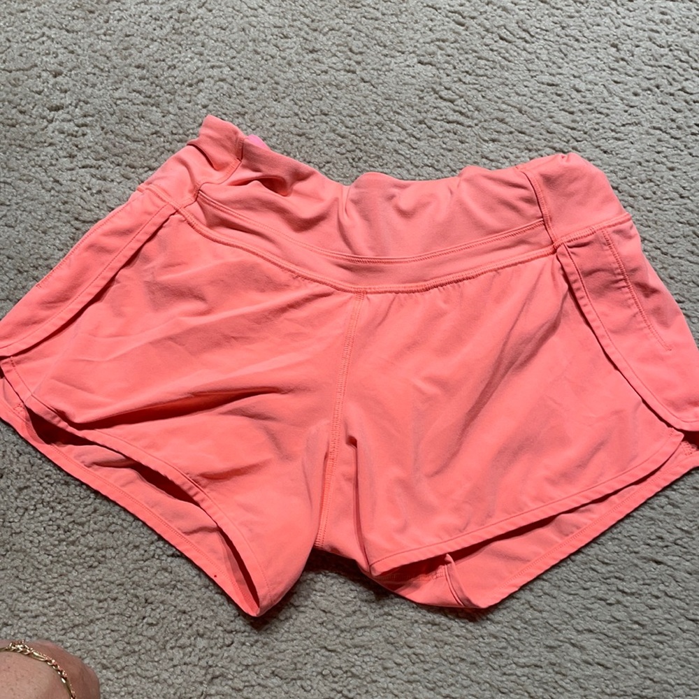 Lululemon Speed up short in coral 2.5in